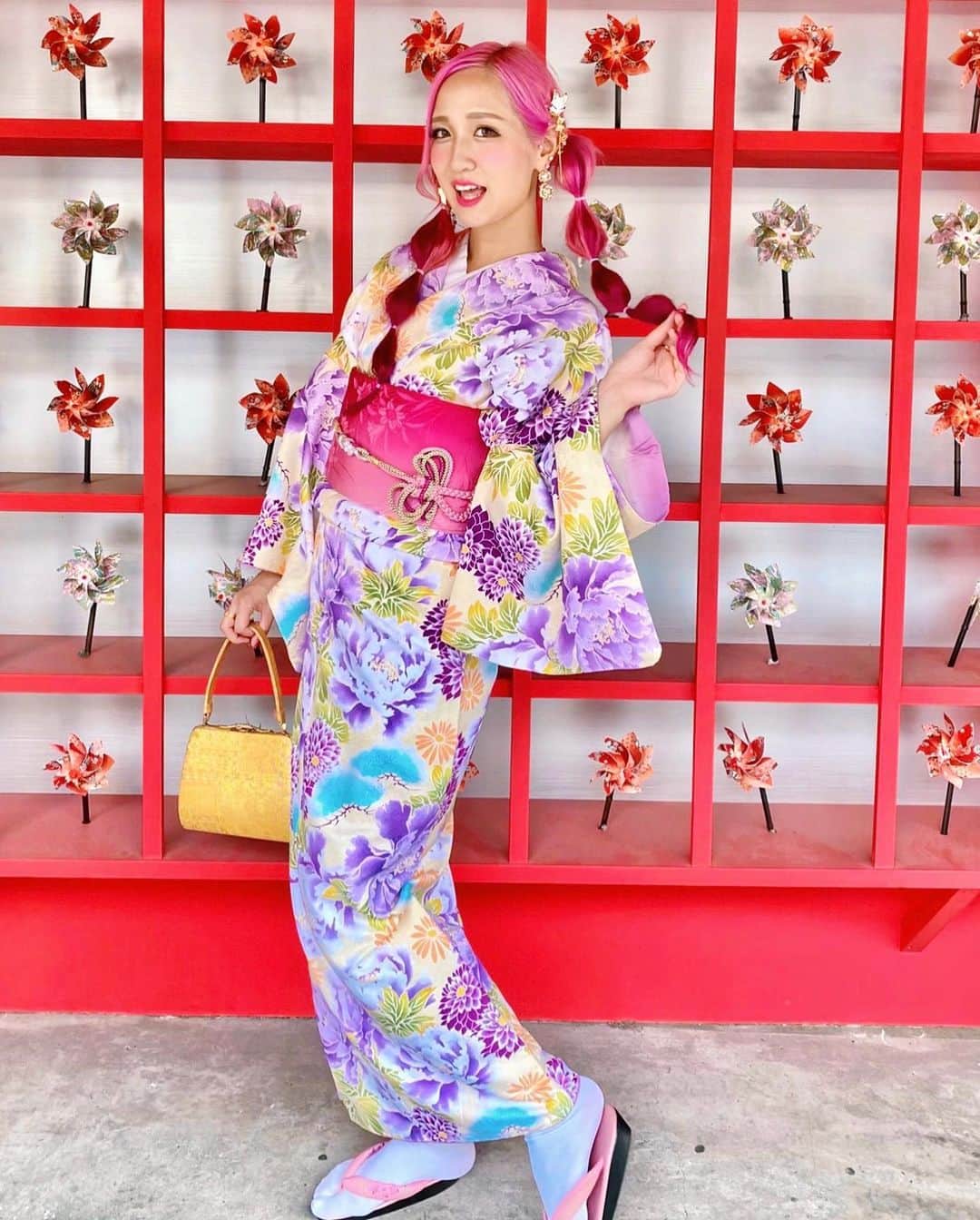 Yumikaさんのインスタグラム写真 - (YumikaInstagram)「七夕終わっちゃったけどっ🎋🌃 着物ショット🥺🥺 👘🇯🇵👘🇯🇵👘🇯🇵👘🇯🇵  .今日もありがとうございました✨✨✨  #kimono #浅草 #asakusa #tokyojapan #japanese #pinkhair #yellowhair #着物女子 #gyaru」7月8日 4時55分 - yuminem923