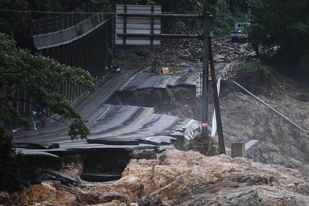 AFP通信さんのインスタグラム写真 - (AFP通信Instagram)「#AFPrepost 📷 @charly.triballeau.afp - Some frames from today. Dramatic -⁣ .⁣ Pictures taken in different devastated sites hit by heavy rain in Kumamoto prefecture on July 7, 2020. Emergency services in western Japan were "racing against time" to rescue people stranded by devastating floods and landslides, with at least 50 feared dead and more torrential rain forecast.⁣」7月8日 5時13分 - afpphoto