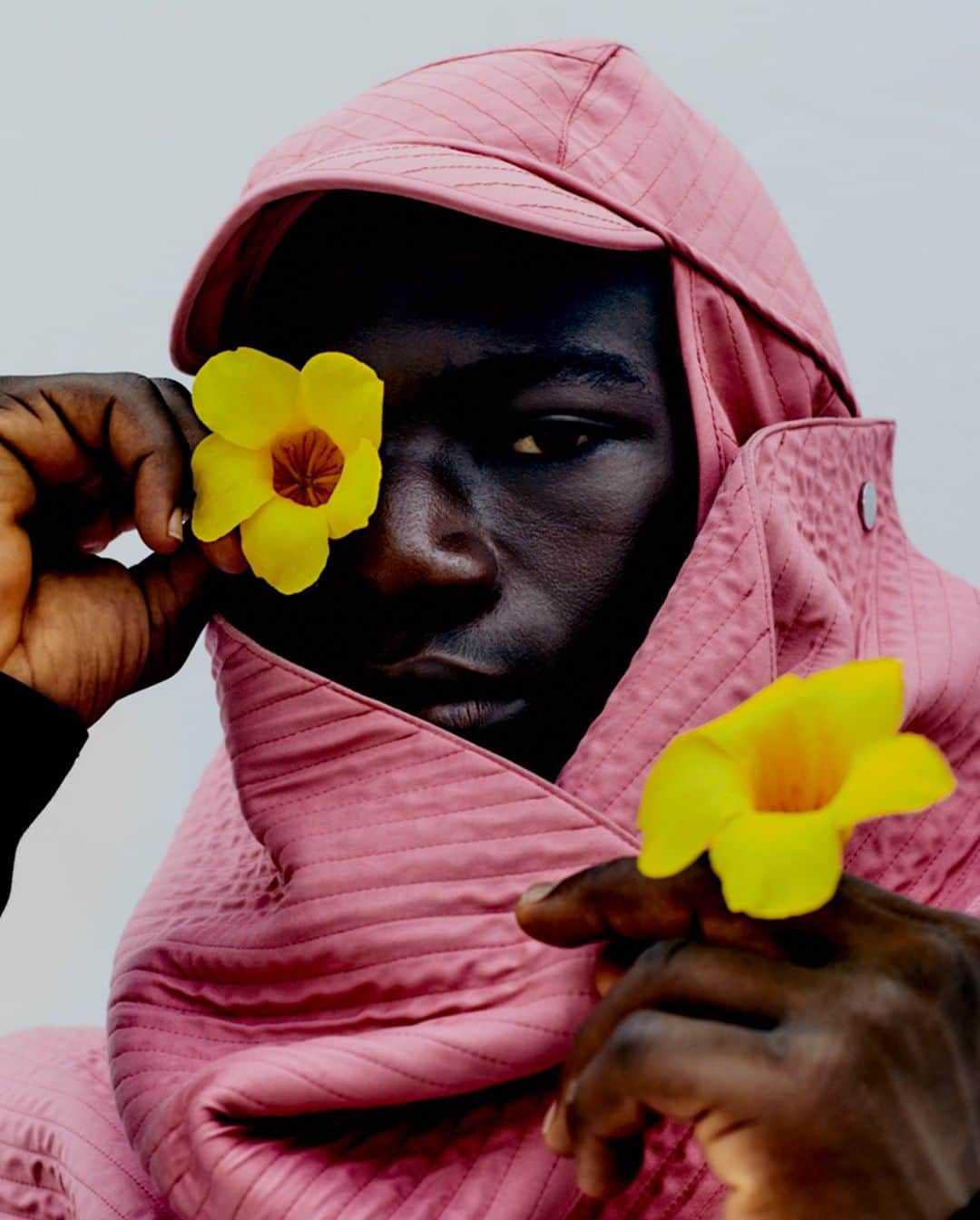 i-Dさんのインスタグラム写真 - (i-DInstagram)「Hit the link in bio to see Photographer @rafaelpavarotti_ and i-D's Fashion Editor at Large @ibkamara's striking documentation of #SierraLeone, taken from our Summer issue. 🇸🇱🌼⁣⁣⁠ ⁣⁣⁠ [The Faith In Chaos Issue, no. 360, Summer 2020]⁣⁣⁣⁠ .⁣⁣⁣⁠ .⁣⁣⁣⁠ .⁣⁣⁣⁠ Photography #RafaelPavarotti⁣⁣⁣⁠ Styling #IbKamara⁣⁣⁣⁠ Special thanks to St Edward’s and St Joseph’s secondary schools and to all parents of models.⁣⁣⁣⁠ Abubakarr Wears Jacket #Lanvin. Hat #Dior.」7月8日 6時01分 - i_d