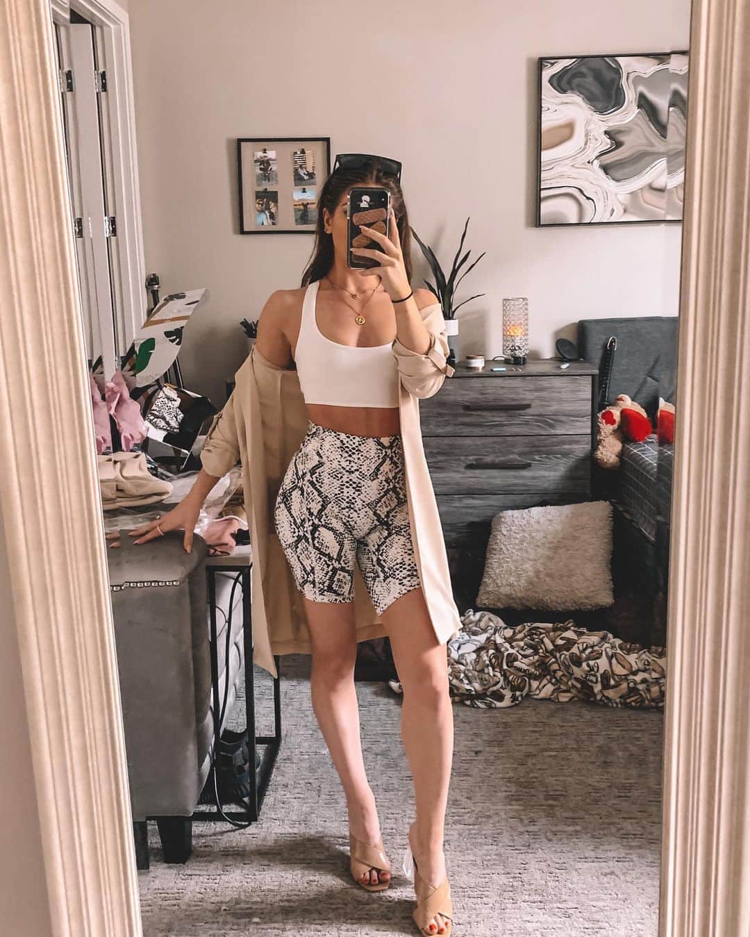 Paige Reillyのインスタグラム：「Kingdom is going to be the best lifestyle vibes 🔥🤩 & I am HERE FOR IT.⁣ ⁣ Swipe for a video to see all the pieces launching (minus the black on black new cheetah print in rider short & ascend pant! I don’t have that one yet 🖤) *also, the vid effect is from the prequel app*⁣ ⁣ Filmed my try on haul today so I will have it posted to my YouTube tomorrow! It’s going to be a long one lol I try to go as in depth as possible so stay tuned for that!!! Also of course, my question box will also be happening before launch as well!⁣ ⁣ Launch is July 27th at noon mst - pre sale will start July 30th!⁣ ⁣ What’s your fav print from this collection!?!! I need to know 👇🏻⁣ ⁣ #BalanceAthletica #TryOnHaul #KingdomReturns #IFBBPro #Blossom」