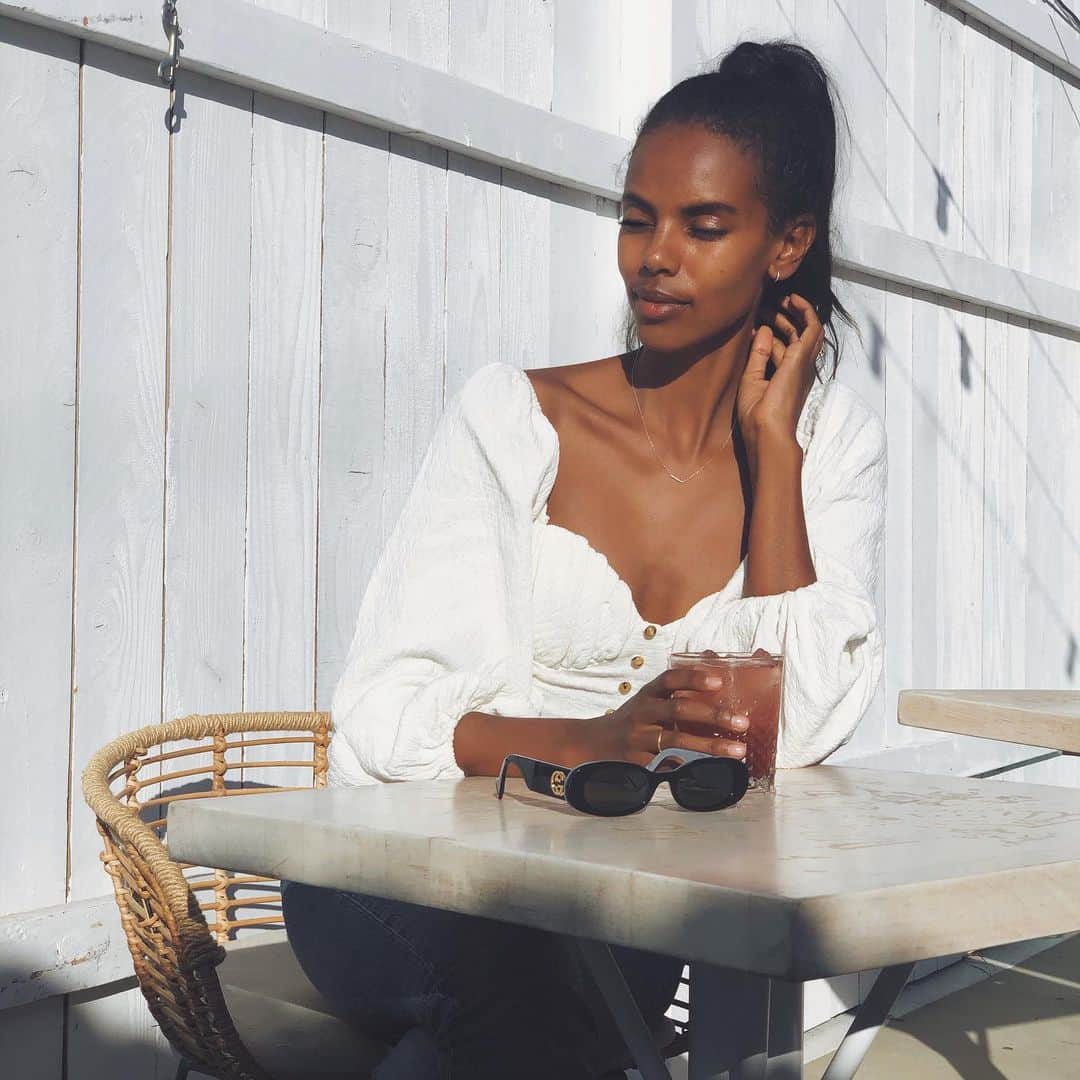 グレースマハリーのインスタグラム：「I was told to buy black today. And it’s taco Tuesday. Say less 💅🏾 @chulitavenice 🍹   <<<buy black everyday>>>」