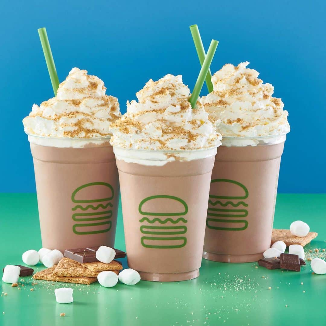 SHAKE SHACKさんのインスタグラム写真 - (SHAKE SHACKInstagram)「Gather ‘round + grab our new camp-inspired treats. Meet our S'mores Shake (chocolate frozen custard, marshmallow sauce + graham cracker crumbs) and Pink Lemonade (Shack-made with pomegranate + yuzu). Sip these nostalgic summertime drinks at the Shack for a limited time! ⠀ ⠀ P.S. We’ve got something pretty sweet in the works + we’re spilling the beans tomorrow. Stay tuned for more info on #ShackCamp! 🏕」7月8日 6時05分 - shakeshack