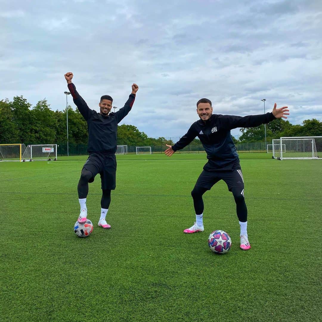 F2Freestylersさんのインスタグラム写真 - (F2FreestylersInstagram)「It’s great to be back on the pitch again 🙏😁⚽️」7月8日 17時38分 - thef2