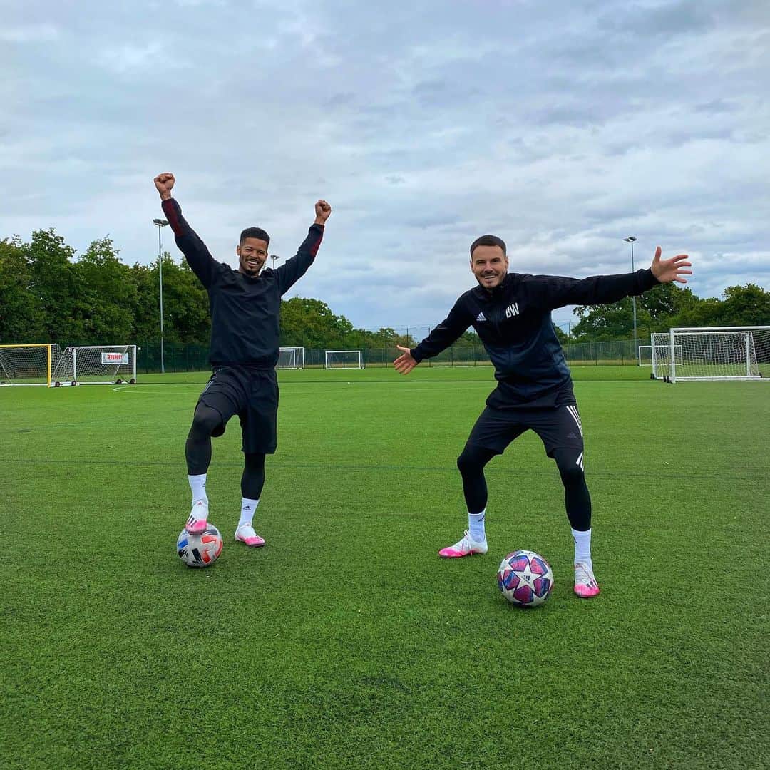 F2Freestylersのインスタグラム：「It’s great to be back on the pitch again 🙏😁⚽️」