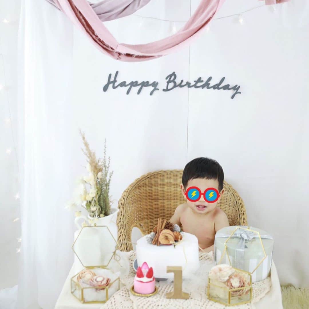 星村麻衣のインスタグラム：「2020.07.08  🎂Happy 1st birthday🎂  元気に育ってくれて、 そしていつもたくさんの笑顔をありがとう♡ #baby  #babystagram  #firstbirthday  #1歳誕生日」
