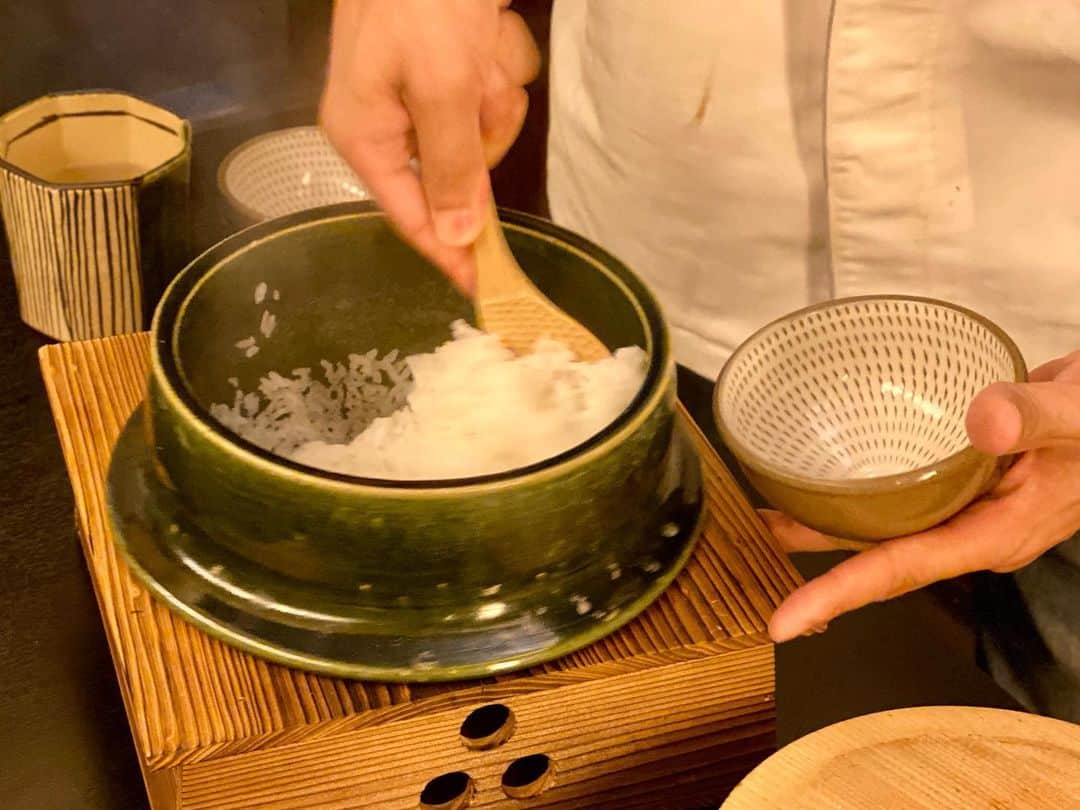前川由希子さんのインスタグラム写真 - (前川由希子Instagram)「炊き立ての土鍋ご飯って幸せ💕  お誘いいただき、懐石ランチへ。 季節の食材とお出汁で、 派手さはないけど、 正統派！って感じの和食。  炊き立てのご飯と、 梅ヶ枝餅を彷彿とさせる 白焼き餅とおうすで締め、 ほぉぉ、と満足✨  #炊き立てご飯  #炊き立てごはん  #土鍋ごはん  #懐石ランチ  #桜坂ランチ  #福岡ランチ  #お誘いありがとうございます  #ご馳走さまでした」7月8日 16時11分 - maekawa.yukiko