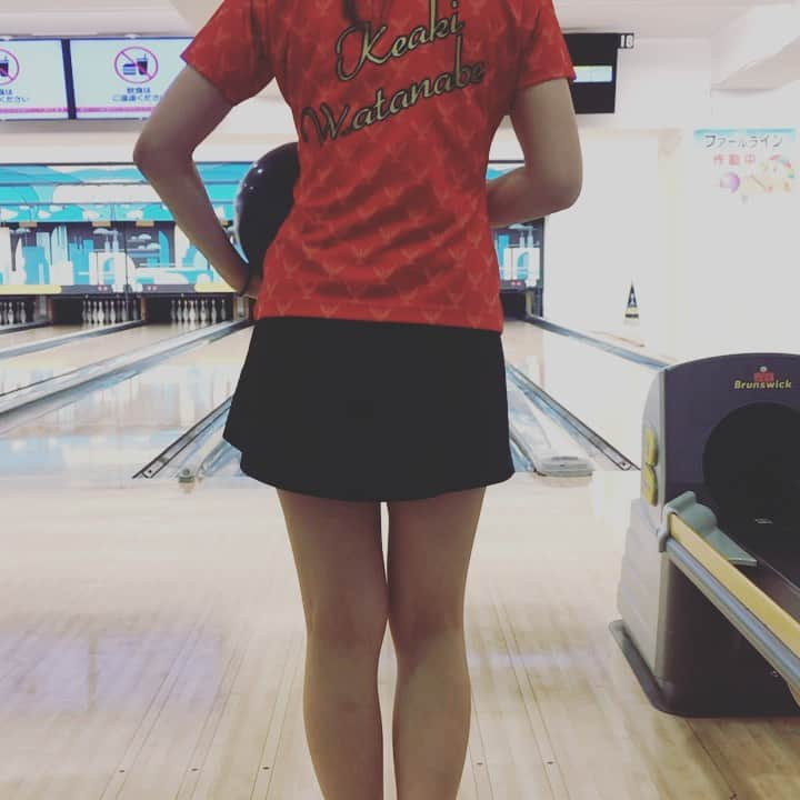 渡辺けあきのインスタグラム：「#ボウリング　#bowlingtime  #練習中」