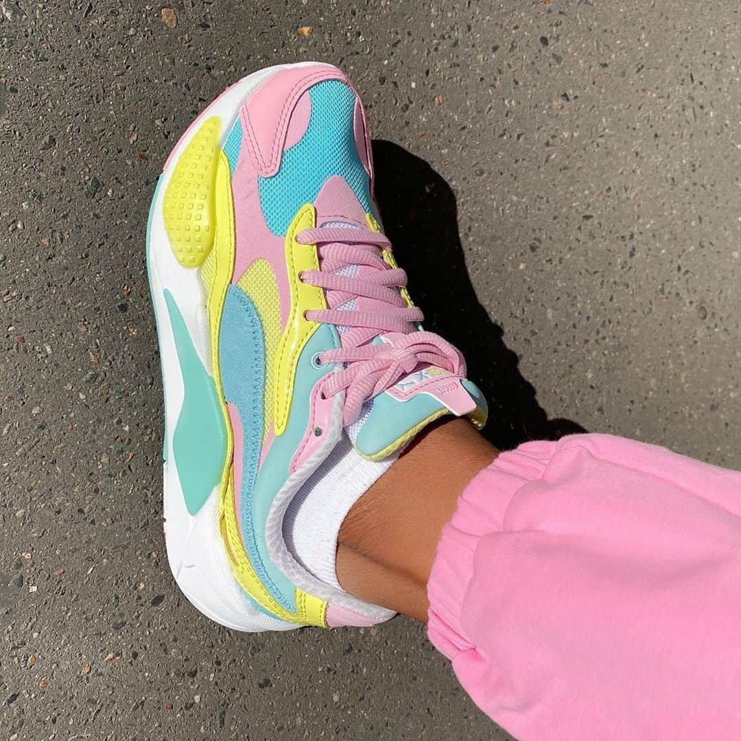 ASOSさんのインスタグラム写真 - (ASOSInstagram)「Summer in a sneaker 🍭 📸 @jennybvby (she/her) 🔎 Puma RS-X3 trainers in pastel multicolour (1705798)」7月8日 16時30分 - asos