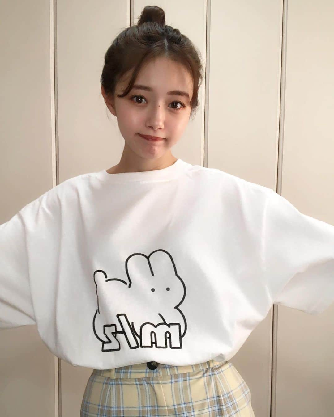 市川美織さんのインスタグラム写真 - (市川美織Instagram)「shiroi usagichan Tシャツかわいい💕﻿ ﻿ 本日の17時59分までだよ！！！﻿ 急げーーー💨﻿ ﻿ #nowme ﻿ #NYLONJAPAN  #ichikawamiori」7月8日 16時54分 - miori_ichikawa