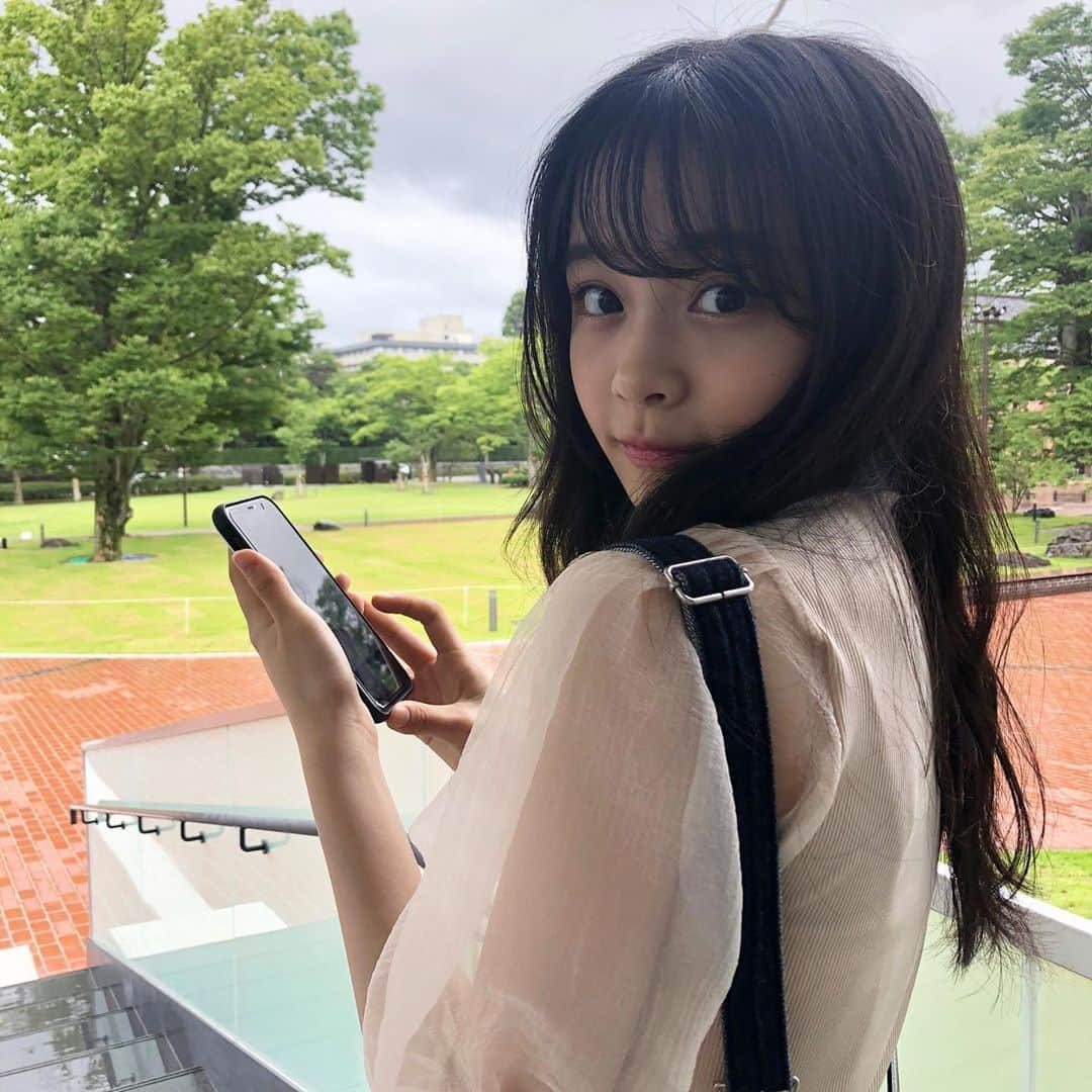 林芽亜里さんのインスタグラム写真 - (林芽亜里Instagram)「🎀﻿ ﻿ 10連発~🎈﻿ ﻿ ちょいと大人ですかな。\(◡̈)/﻿ 内蔵カメラのポートレートで自撮りすると画質がいい😳﻿ （前髪が巻けてなくてぴょーんってなってるの気になりますな。）﻿ ﻿ ﻿ 大雨がこれ以上降らないように願っています。﻿ みなさん気をつけてくださいね( ˃ ˂ )﻿ ﻿ #ニコラ #nicola #林芽亜里 #GRL #EATME」7月8日 17時01分 - meari__hayashi