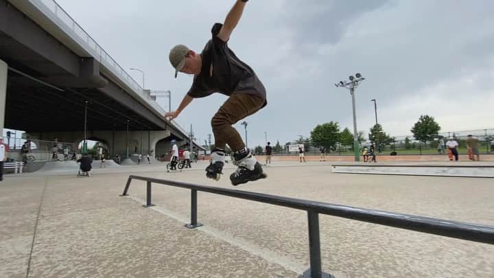 安床武士のインスタグラム：「OneDayClip 17!! Uploaded on YouTube🙂 Link in bio! YouTubeに新しく動画アップしました！今回はしっとりした音に合わせて。 プロフィールリンクから観れます👍 🎥 @moripon1106 . @usdskates  @goodskates_inc  @canamonroad_japan  @lzbn_official  @papasu1048  #usdskates #usdaeon #aeon72 #rollerblading #inlineskate #takeshiyasutoko #安床武士 #インラインスケート #ローラーブレード #LZBN」