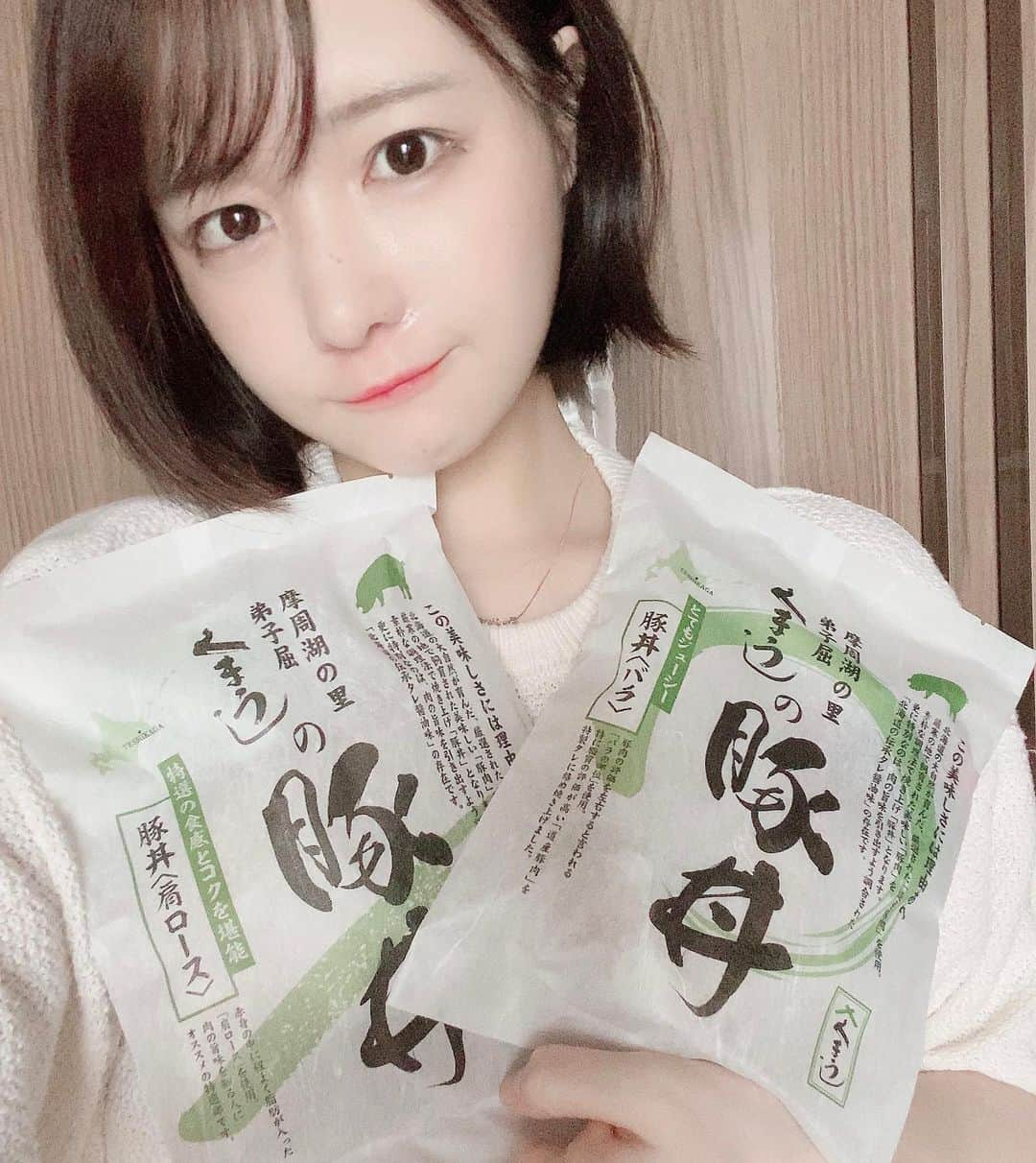 茜さやさんのインスタグラム写真 - (茜さやInstagram)「寝起きでごめんね…🐥 全国丼グランプリ金賞受賞の豚丼だよ💓  （インスタからリンクは飛べないのでタグ付けからインスタページに飛んでみてね！） https://kumaushi.jp/instacm01.php  ちなみにここで頼めるよ！✨ 特別に10%オフクーポンを出して頂きました！ クーポンコード SAYA です！是非💓  #豚丼くまうし #最高金賞 #北海道お取り寄せ #豚丼 #北海道豚丼 #pr #コラボベース」7月8日 17時24分 - saya.akane