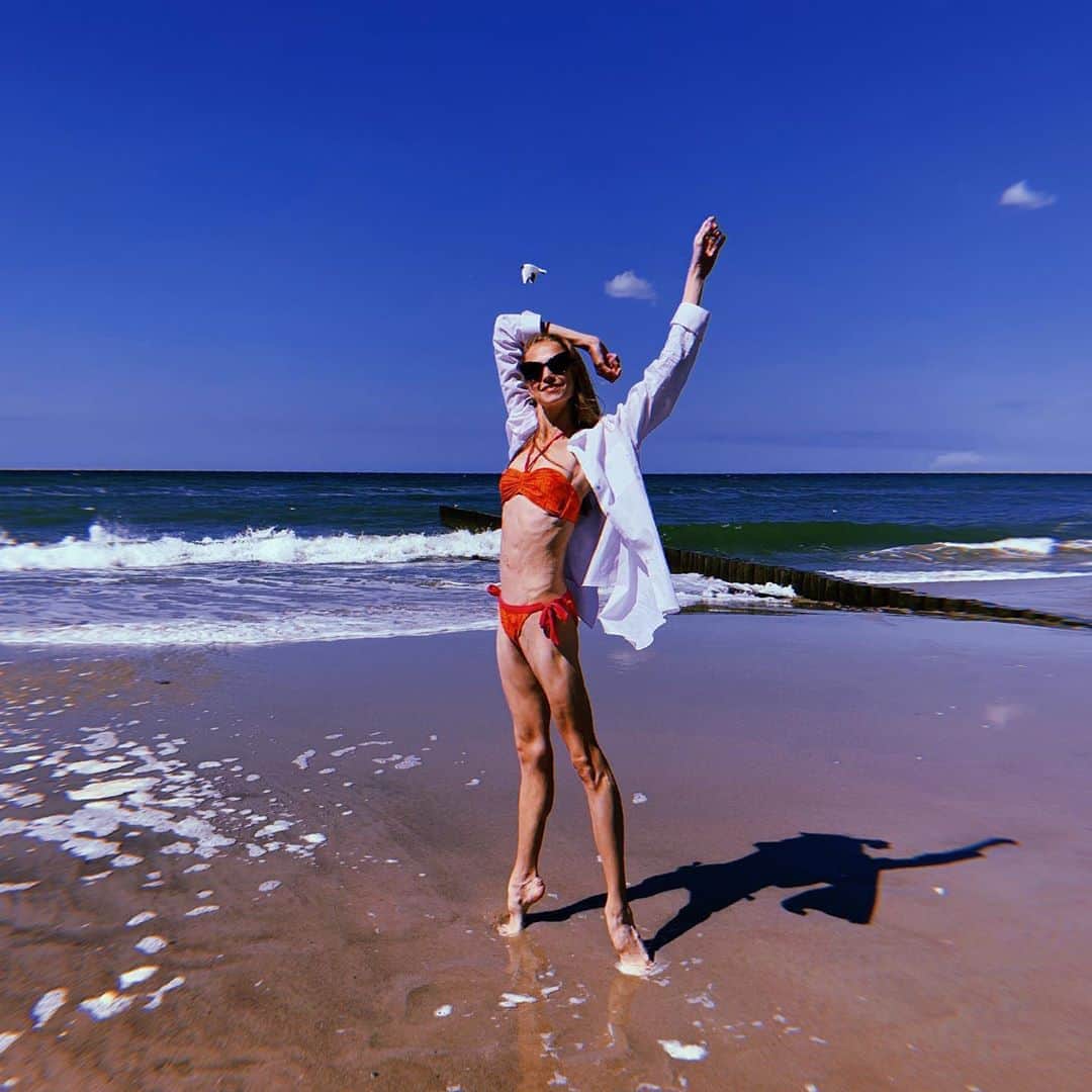 ダリア・イオノワのインスタグラム：「vitamin sea 🌊 _______________________________________  #spb #saintpetersburg #mariinsky #mariinskytheatre #mariinskyballet #mariinskydancer #vaganovastudents #ballet」