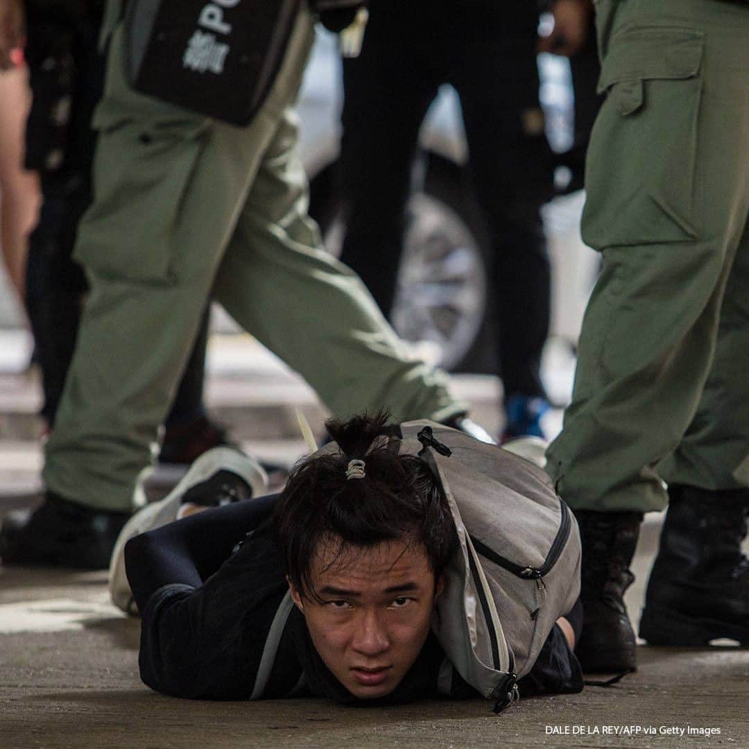ABC Newsさんのインスタグラム写真 - (ABC NewsInstagram)「Riot police detain a man as they clear protesters taking part in a rally against a new national security law in Hong Kong. #hongkong #hongkongprotest #hongkongpolice」7月8日 17時30分 - abcnews