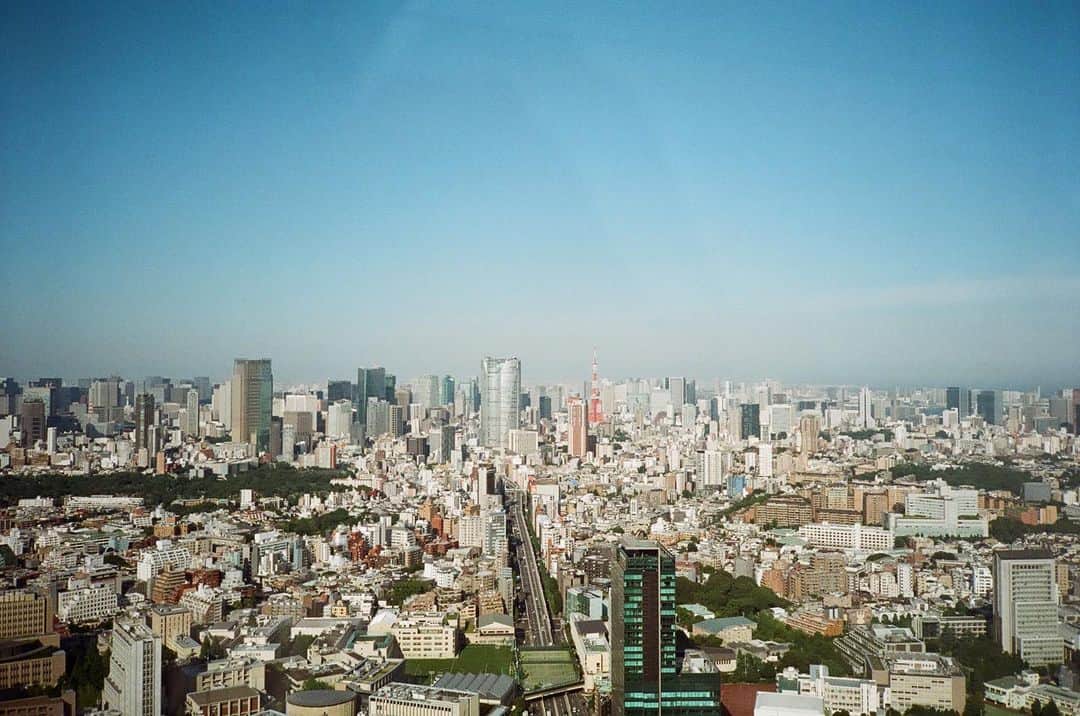 入江甚儀さんのインスタグラム写真 - (入江甚儀Instagram)「﻿ ﻿ Good morning Tokyo.🗼﻿ Good morning world. 🌏﻿ ﻿ ﻿ #lomography100 ﻿ #konicabigmini301﻿ #film﻿ #kodak」7月8日 8時38分 - jingi_irie