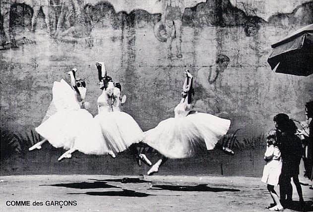 大森美希さんのインスタグラム写真 - (大森美希Instagram)「Comme des Garçons,  Six Magazine Number 1 (1988), André Kertész,  Ballet, New York, 1938  #todaysmood #andrekertesz #photography #monochrome #commedesgarcons #commedesgarçons #art #ballet #fashion #fashionadcampaign #80sfashion #mode #30sphotography #sixcommedesgarcons #今日のムード #アンドレケルテス #ファッション写真 #バレエ #30年代 #コムデギャルソン #80年代ファッション #ファッション広告 #アート #芸術 #モード #モノクロ写真 #広告 #ギャルソン好き #ファッション #芸術写真」7月8日 8時34分 - mikiomori_