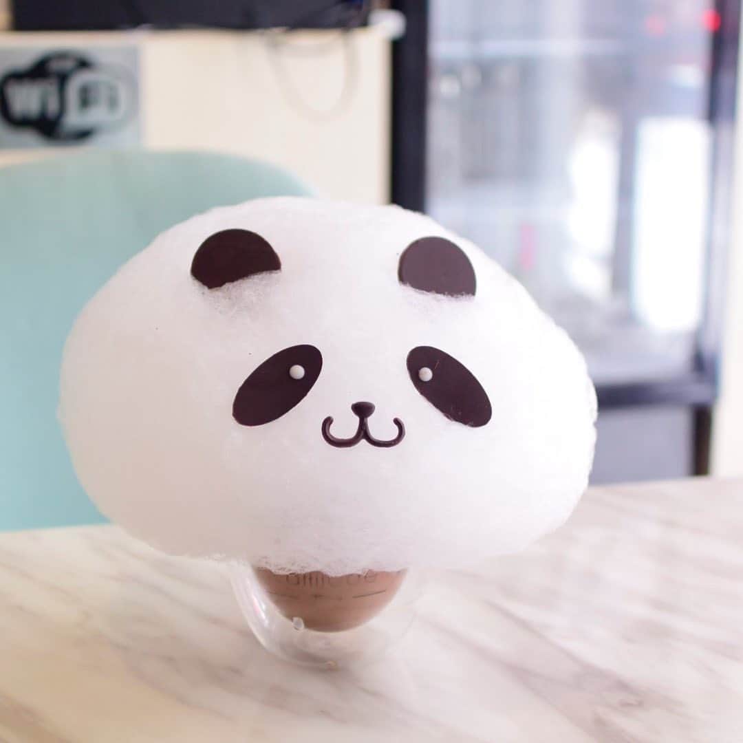 Little Miss Bento・Shirley シャリーさんのインスタグラム写真 - (Little Miss Bento・Shirley シャリーInstagram)「I should plan a visit back to Hong Kong soon, missing these cute food that I can have there. ✈️ Throwback to this kawaii panda candy floss drink i had there. Hong Kong really has some pretty awesome cafe selections.  #missyouhongkong #missyouhk @discoverhongkong」7月8日 8時49分 - littlemissbento