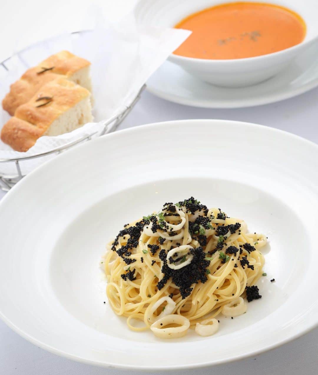 Arancino Di Mareのインスタグラム：「Have you tried our Spaghetti Tobiko & Calamari with garlic olive oil sauce? One of our unique dishes at @arancinodimare! #arancinodimare #arancino #italian #tobiko #arancinodimare #foodies #calamari #oliveoil #buzzfeedfood #pasta #waikiki #kamaaina #italia #111hawaiiaward #supportlocal #アランチーノディマーレ #アランチーノ #イタリアン #パスタ #ハワイ #おいしい #ホノルル #ハワイ大好き #haleainaawards #ハワイ旅行 #hawaii #hawaiisbestkitchens #frolichawaii #locals #hawaiistrong」