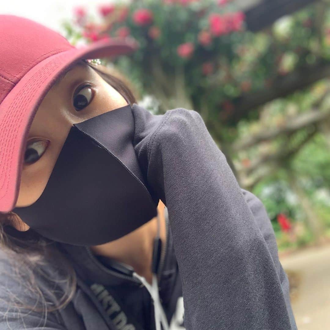 G.NAのインスタグラム：「Let’s all #wearadamnmask & #stayhealthy #staysafe」