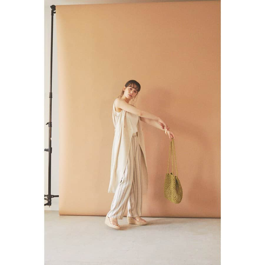 アヴァンリリィさんのインスタグラム写真 - (アヴァンリリィInstagram)「RECOMMEND  LINEN ITEM ㅤㅤㅤㅤㅤㅤㅤㅤㅤㅤㅤㅤㅤ 店舗・SHEL'TTER WEBSTOREにて発売中🚚 ㅤㅤㅤㅤㅤㅤㅤㅤㅤㅤㅤㅤㅤ ：VEST ロングベスト Price.¥6,990+tax No.180DS130-2210 ㅤㅤㅤㅤㅤㅤㅤㅤㅤㅤㅤㅤ ：PANTS リネンストライプストレートパンツ Price.¥5,990+tax No.180DS831-3180ㅤ ㅤㅤㅤㅤㅤㅤㅤㅤㅤㅤㅤㅤㅤ ：BANGLE 7角形アクリルバングル Price.¥2,990+tax No.180DS856-1480 ㅤㅤㅤㅤㅤㅤㅤㅤㅤㅤㅤㅤㅤ ：SHOES クリアブレイズサンダル Price.¥6,990+tax No.180DS655-2450 ㅤㅤㅤㅤㅤㅤㅤㅤㅤㅤㅤㅤㅤ 画像をタップで商品詳細をご覧いただけます🔍 _______________________________________________________ #AVANLILY #アヴァンリリィ」7月8日 9時49分 - avanlily_official