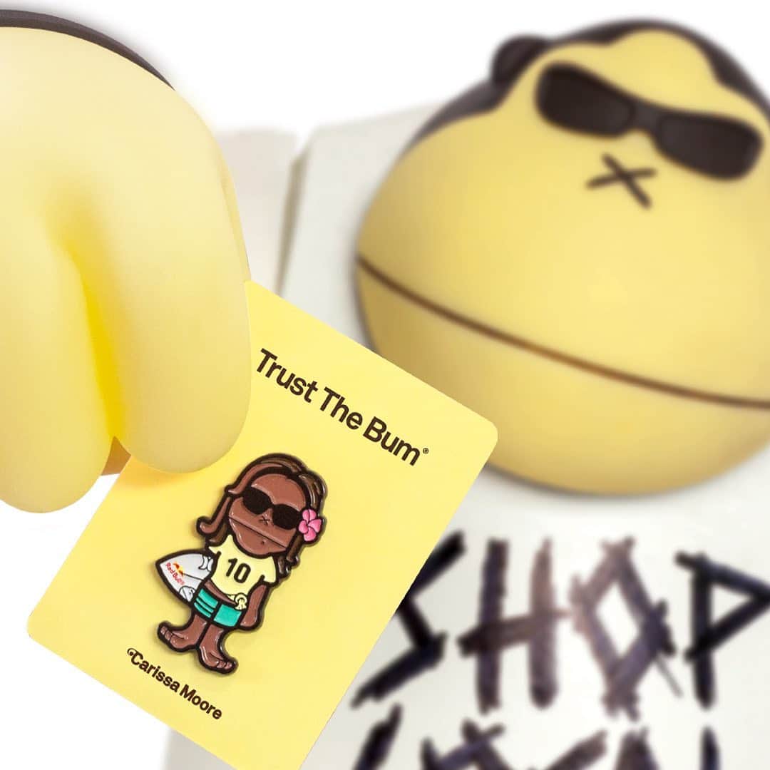 カリッサ・ムーアのインスタグラム：「@sunbum is releasing a series of limited edition collectible pins of the whole team exclusively at local surf shops with any purchase of $20 or more of @SunBum products! #TrustTheBum #givemoorealoha」