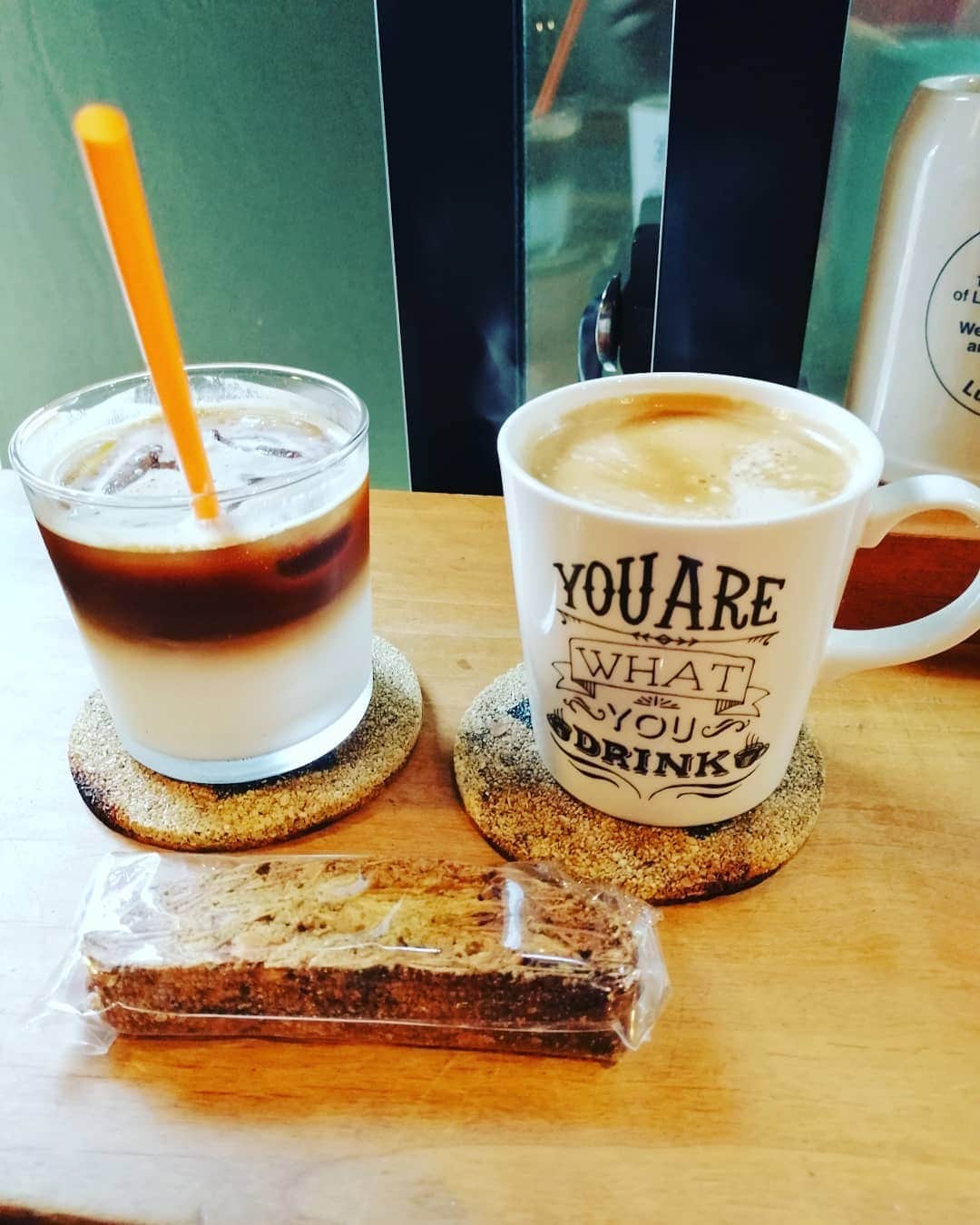 のインスタグラム：「今朝はミーティングから開始！ 朝だけはカフェイン必要！！！ 今日もニコニコいってみよー！ #朝　#朝はカフェオレ 　#ニコニコ」