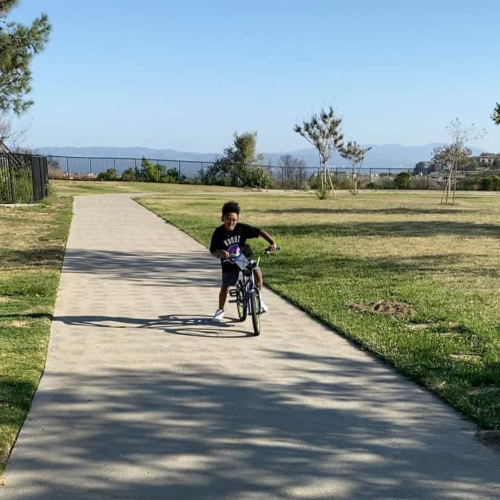 ニック・ヤングのインスタグラム：「Dad life ! With @lilswaggy1」