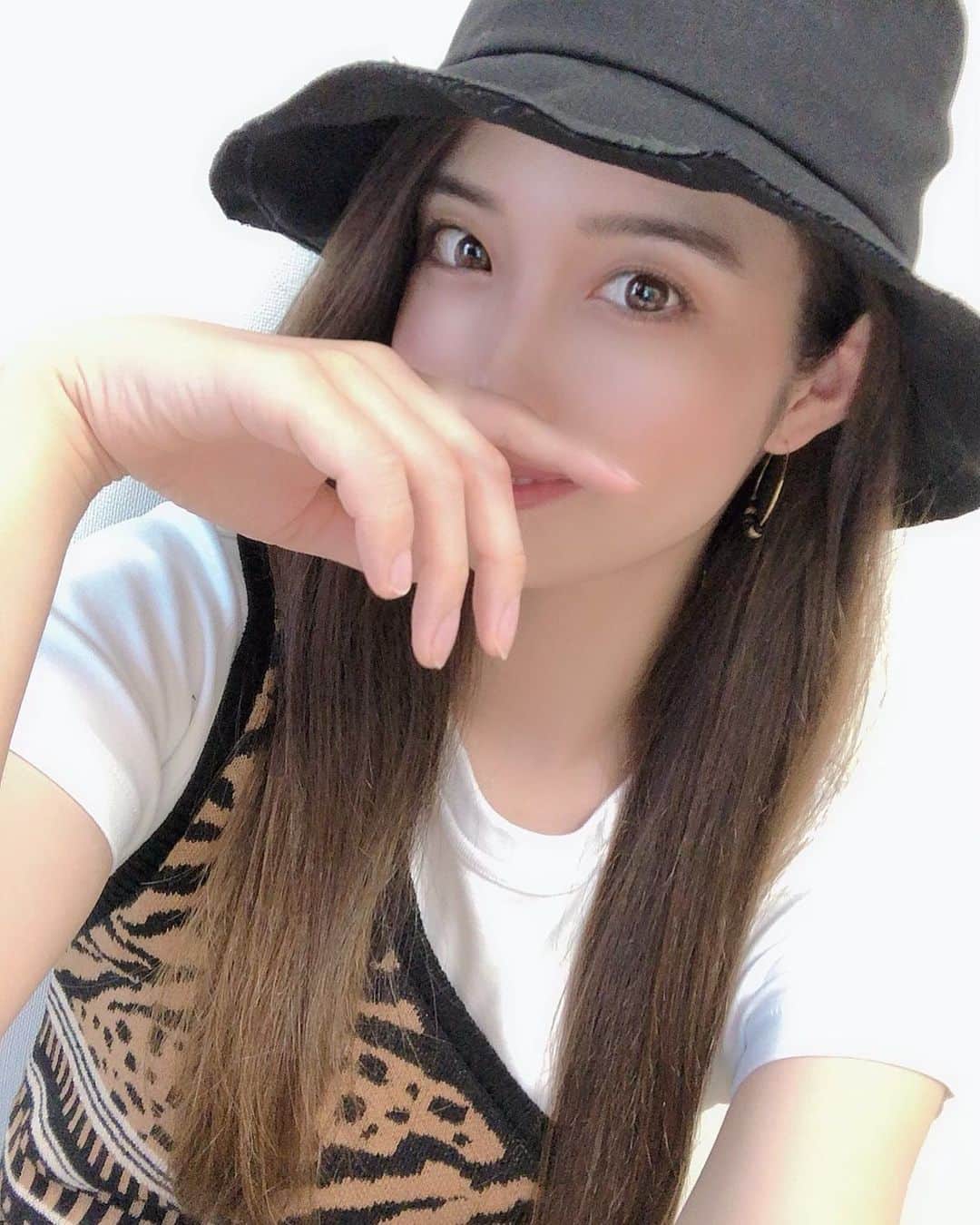 浦田麻緖さんのインスタグラム写真 - (浦田麻緖Instagram)「帽子好き👒  #帽子　#帽子コーデ  #ロングヘア  #happy #fashion」7月8日 10時34分 - mao.urata