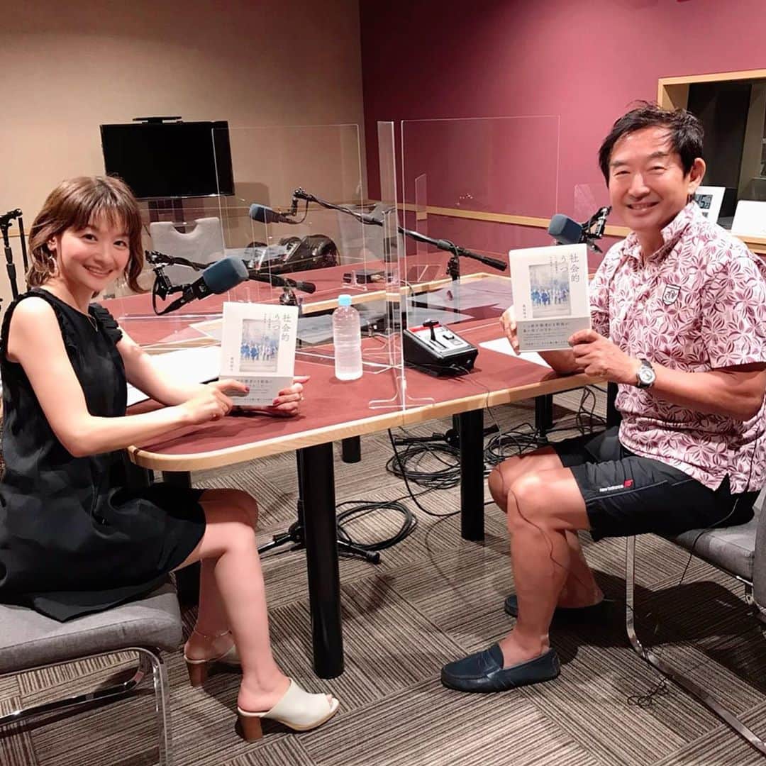 武藤乃子のインスタグラム：「🎤 JFNネット「石田純一のNo socks J life」 スタジオ収録に戻り、石田さんも復帰！  ゲストは近畿大学教授でジャーナリストの奥田祥子さん。 リモートでのご出演です。 心の病「鬱」を、労働問題やお医者さんと患者さんの需要と供給など、新たな視点で斬り込みます。面白い！  放送エリアの皆さま、ぜひ。  #jfn #ラジオパーソナリティー #ラジオ番組 #ラジオ収録  #ラジオ  #アナウンサー  #フリーアナウンサー  #デュアルライフ  #デュアルライフアナウンサー  #石田純一 #奥田祥子   群馬(月)11:30～ 栃木(日)19:30～ 山形(金)13:30～ 新潟(水)11:30～ 岐阜(日)9:00～ 福井(月)5:00～ 山陰(日)9:00～ 広島(日)8:00～ 熊本(土)9:00～ 宮崎(土)11:30～」