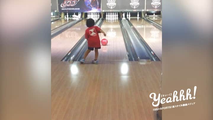 のインスタグラム：「【ONE  ACTION】絶妙なカーブでストライク炸裂！！﻿ 215点をたたき出す、天才キッズの超絶ボウリングテクニック﻿ ！﻿ 4歳でボウリングを始めたキッズボウラーは、プロも認める立派な競技ボウラーに急成長！！高難度な配置のピンも、狙いを定めて必ず倒す！大人顔負けの得点を出す将来が楽しみなキッズボウラーが、気持ちいいほどピンを倒す！﻿ ﻿ 『水野　聡太（みずの　そうた）』﻿ カーブやスプリットメイク（離れた残りピンを倒すスペア）等高難度の技を得意とし、カーブは左右どちらでも曲げることが可能！あらゆる残りピンを狙うテクニックを持つ。今後は本場のアメリカに渡り、世界でも有名なボウリングキッズになることが目標。ボウリングを世に広めるPR活動も行っていきたい。﻿ ﻿ ↓アナタの動画も受付中！﻿  https://www.tbs.co.jp/Yeahhhsports/﻿  #TBS #Yeahhh #ボウリング #キッズボウラー #ボーリング #キッズスポーツ #スーパーキッズ #スゴ技 #水野聡太 #bowling #ストライク #スプリットメイク #sports #投稿動画」