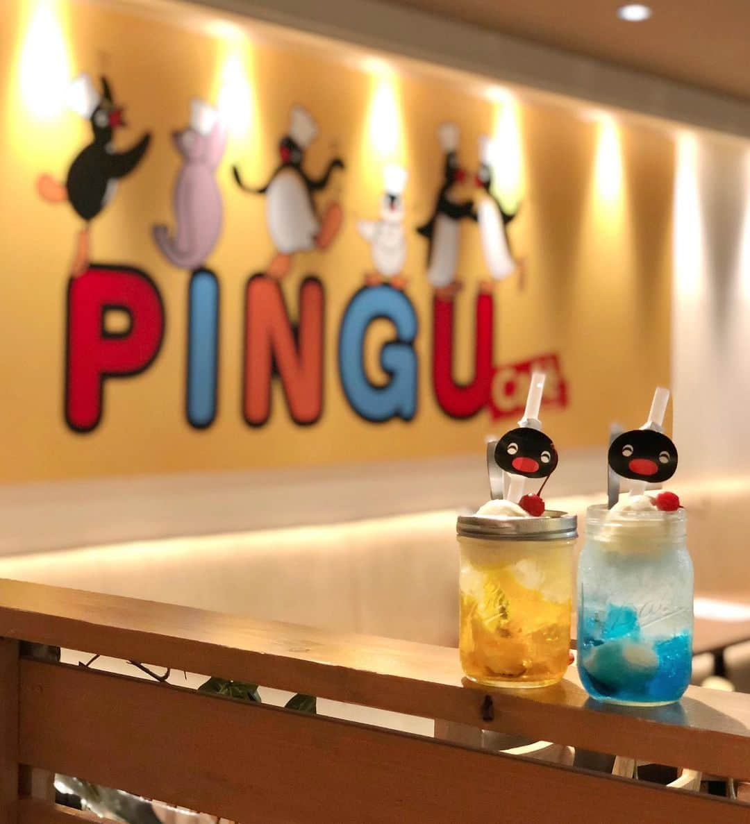 長谷川真美さんのインスタグラム写真 - (長谷川真美Instagram)「🐧💕 ・ 大好きな #ピングー @pingu_jp ✨ 見て！！！可愛すぎる😍❤️ ・ kawara CAFE&KITCHEN  #吉祥寺PARCO 店で #ピングーコラボ がやってるので さっそく行ってきました🙌💕  「ピングーのお絵描きパンケーキ」 「ブルージェリークリームソーダ」など かわいいメニューが盛りだくさん🍹✨ 店内には座敷スペースもあるから 子連れでもゆっくりできて良かったよ❤️ ・ B1にはPINGUマーケットも開催してて フォトスポットもありました🐧❤️ 8月2日(日)までだってよー☺️✨ ・ #キャラウォーカー #pingu #ピングー #ピングーカフェ #kawaracafe #瓦カフェ #PR #子連れ #子連れスポット #ママライフ #ママスタグラム #男の子ママ #はちきゅう兄弟 #はち成長記録 #吉祥寺カフェ #吉祥寺 #パンケーキ」7月8日 11時19分 - maami.hase