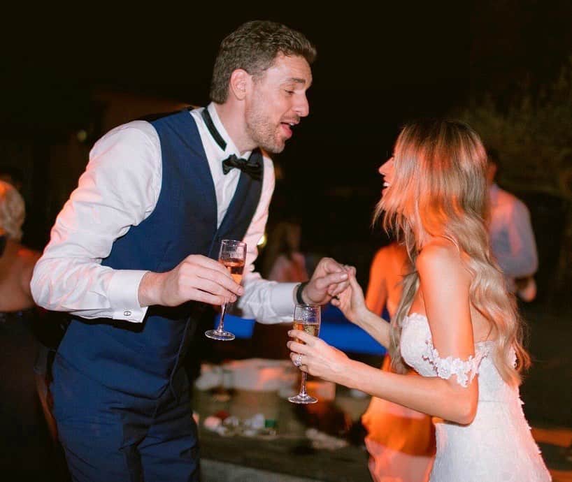 のインスタグラム：「Happy 1st anniversary my love! It’s been a very emotional year. Thank you for being my rock and being by my side the entire time. You are the most wonderful woman and I love you more everyday. Let’s keep dancing through life together baby! ❤️ @catmcdonnell7   Feliz primer aniversario mi amor! Ha sido un año lleno de muchas emociones. Gracias por estar a mi lado en todo momento. Eres una mujer maravillosa y te quiero cada día más. Sigamos bailando por la vida juntos cariño! 💖」