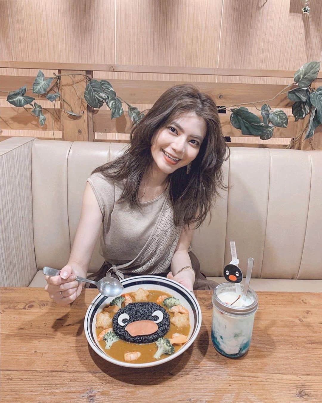 畑有里紗さんのインスタグラム写真 - (畑有里紗Instagram)「kawara CAFE&KITCHEN でランチ🍽 ピングーとコラボしていたので 可愛いカレーとブルージェリークリームソーダ 注文した😁❤️🍹 大好きな海老も乗ってるカレー🍛🦐♡ .  他にも可愛いメニューたくさんあったよー！ 吉祥寺PARCO店限定で 8月2日(日)までピングーコラボを実施中みたい！ 店内にはフォトスポットなどもあって 座敷もあるのでお子様連れの方でも ゆっくりできておすすめです(*´｀*) 地下一階にはグッズもたくさん並んでました💫  . .  #ランチ#吉祥寺#瓦カフェ#キャラウォーカー #pingu #ピングー#ピングーカフェ#kawaracafe#PR @pingu_jp」7月8日 11時59分 - arii_m36