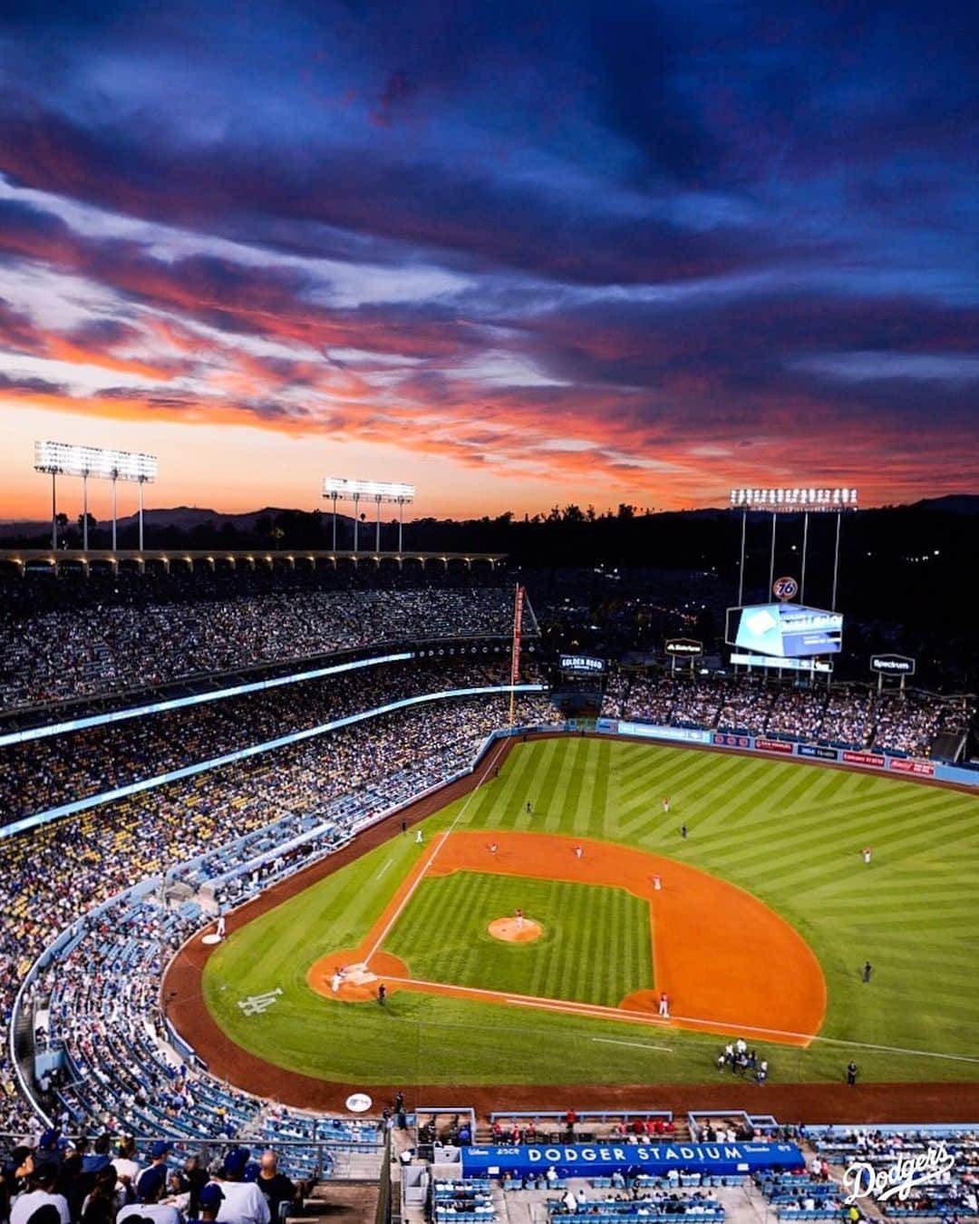 Los Angeles Dodgersさんのインスタグラム写真 - (Los Angeles DodgersInstagram)「Best views in town.」7月8日 11時53分 - dodgers