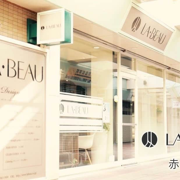 LABEAUさんのインスタグラム写真 - (LABEAUInstagram)「﻿ LA.BEAU Beauty Groupでは﻿ ﻿ 〖🌟夢ある未来を共に創る🌟〗﻿ 仲間を募集しております🍀﻿ 仕事も遊びも楽しく全力🎉﻿ ﻿ 東京・埼玉に美容室4店舗﻿ 埼玉にEye lashサロン＆Cafe  1店舗﻿ ﻿ 展開中！！﻿ ﻿ 〘東京〙﻿ ﻿ ◻️LA.BEAU  駒込店❨03-3576-7546❩﻿ 中途採用(スタイリスト)のみ募集中✨﻿ 東京都北区西ケ原1-56-12﻿ 第3ライデンビル2F﻿ ﻿ ◻️LA.BEAU  大塚店(03-3942-5807)﻿ 新卒のみ募集中✨﻿ 東京都豊島区南大塚2-19-12﻿ 南大塚小暮ビル1F﻿ ﻿ ◻️LA.BEAU  赤羽店(03-5963-5800)﻿ 中途採用(スタイリスト)のみ募集中✨﻿ 東京都北区赤羽北2-31-16﻿ アクトピア北赤羽壱番館﻿ ﻿ 〘埼玉〙﻿ ﻿ ◻️bird  戸田公園店(048-430-1330)﻿ 新卒のみ募集中✨﻿ 埼玉県戸田市本町1-24-3﻿ ﻿ ◻️Petit bois (Eye lash) (048-271-9500)﻿ 新卒・中途採用(アイリスト)募集中✨﻿ 埼玉県戸田市南町8-29 2F﻿ ﻿ ◻️SABO Cafe (048-271-9500)﻿ ホールstaff(※アルバイトorパート)募集中✨﻿ 埼玉県戸田市南町8-29  1F﻿ ﻿ 見学や面接等、各店舗にお電話でお問い合わせくださいませ✨﻿ DMでのお問い合わせも可能です💁‍♀️﻿ ﻿ ◎社会保険完備﻿ ◎火曜日・第２第３水曜定休﻿ ◎毎週月曜日は最終受付14時﻿ ◎夏季・冬季・有給休暇あり﻿ ◎社員旅行(海外)(正社員のみ)﻿ ◎住宅手当﻿ ◎社員寮有り﻿ ◎会員制リゾート施設﻿ ◎不動産優待制度﻿ ﻿ #東京﻿ #埼玉﻿ #美容室﻿ #ヘアサロン﻿ #アイラッシュ﻿ #マツエク﻿ #アイリスト﻿ #アイリスト募集﻿ #cafe﻿ #コッペパン﻿ #ランチ﻿ #デザート﻿ #美容学生と繋がりたい﻿ #新卒求人﻿ #新卒募集﻿ #中途採用﻿ #求人募集﻿ #美容学生﻿ #ハリ美﻿ #早稲田美容専門学校﻿ #山野美容専門学校﻿ #日本美容専門学校﻿ #埼玉美容専門学校﻿ #東京総合美容専門学校﻿ #国際理容美容専門学校﻿ #ベルエポック美容専門学校﻿ #窪田美容専門学校﻿ #資生堂美容技術専門学校」7月8日 12時16分 - labeau_beauty_group