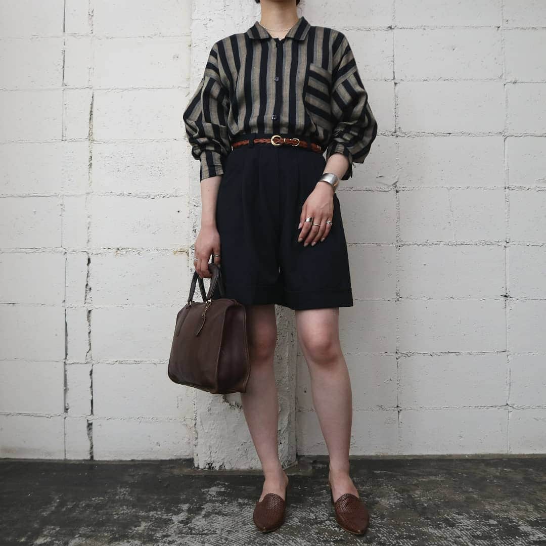 吉祥寺 古着屋 Orfeoのインスタグラム：「2020/7/8  #orfeo #kichijoji #tokyo #vintage #used #fashion #coordinate #outfit  新型コロナウィルス感染拡大防止策を徹底した上で営業をしております。 マスクの着用、入店時にアルコールでの消毒をお願いいたします。  お問い合わせはインスタグラムのプロフィール掲載のメールアドレスにお願いいたします。 コメント、DMでのお問い合わせは受け付けておりませんのでご了承ください。」