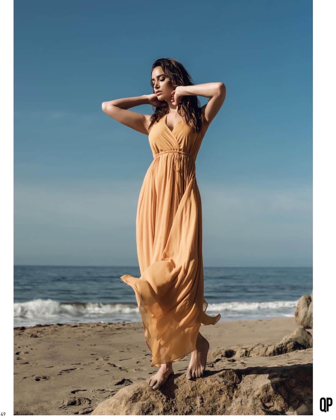 ドナ・フェルドマンのインスタグラム：「“Imagination will often carry us to worlds that never were, but without it we go nowhere” 📷 @samanthastudio @qpmag #editorial #malibu #magazine @mango @zara @armanibeauty」