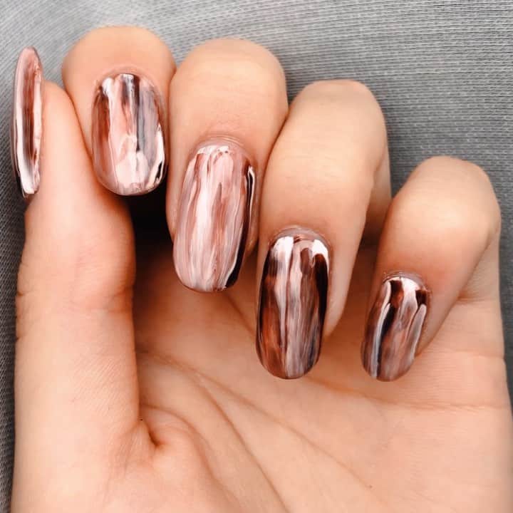 ケリーアンのインスタグラム：「Caffe latte #nails ☕️  💅🏼#gelnails #nailart #ジェルネイル #セルフネイル #caffelatte   Color gels: @nanakara_jp  Base&Top: @youngnailsinc」