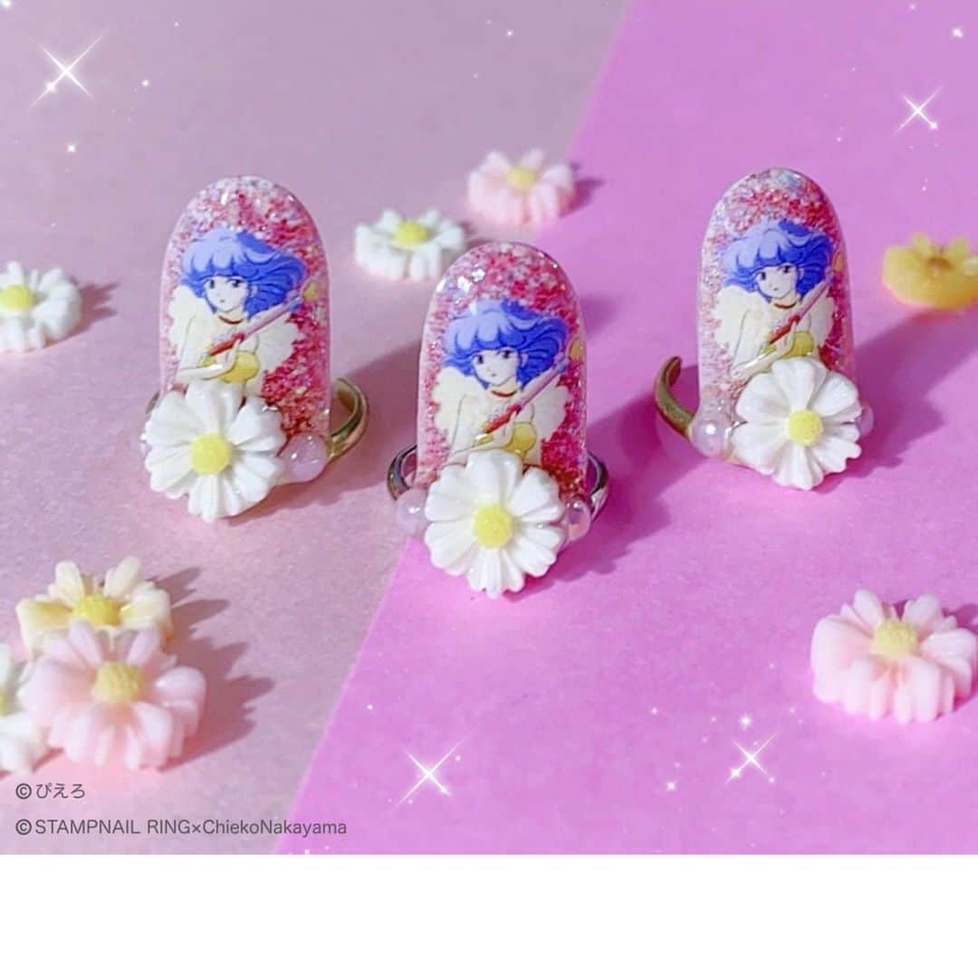 なかやまちえこのインスタグラム：「本日より、クリィミーマミちゃんコラボの @stampnailring #ハンドメイド ネイルリング が販売になります💍✨⠀⠀ ⠀  こちらはマミちゃんをプリントしたリングです。マミちゃん大好きな方はぜひ🥰✨⠀  ご購入は @stampnailring  のプロフィールから販売サイトに飛んでいただくか、ストーリーから飛べます☺️☺️☺️⠀ ⠀  #リングネイル は指先に #リング をはめていただくのみの取り外し簡単に爪先のオシャレを楽しめる商品です✨⠀ #スタンピングネイルリング のアカウントのストーリーハイライトのところからショッピングサイトに飛べます！⠀ 全て手作りのため数に限りがございます✨⠀ #nail #nails #nailart #ネイル #美甲 #ネイルアート  #japanesenailart #manucure #japanesenails #manicurist #gelnails #أظافر #네일아트 #vẽmóng #ngườiđẹp  #เพ้นท์เล็บ #искусствоногтя #artedeuñas #เพ้นท์เล็บเจล #ジェルネイルデザイン #ネイルデザイン #senikuku #nagelkunst #ゆめかわネイル #オーロラネイル #ゆめかわいい ⠀ ・意匠登録済（デザイン特許）STAMPNAIL ・実用新案登録済（使い方特許）STAMPNAIL⠀ ・スタジオぴえろに監修をしていただいておりますので、リングのケースに証紙が付いております。」