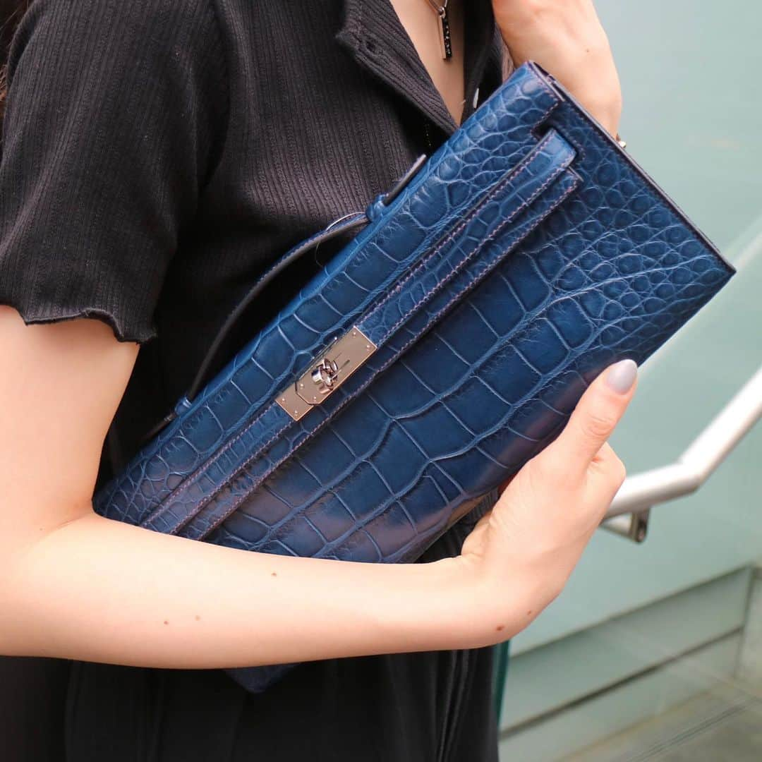 Vintage Brand Boutique AMOREさんのインスタグラム写真 - (Vintage Brand Boutique AMOREInstagram)「Hermes Kelly Cut Eclat in Alligator   This item is not available on the online store but we accept orders by direct message.  Please DM us if you are interested in the item! ▶︎Free Shipping Worldwide✈️ info@amorevintagetokyo.com  #ヴィンテージ #エルメス  #ヴィンテージエルメス #ヴィンテージブランドブティック #アモーレ #アモーレトーキョー #表参道 #青山 #東京 #hermes #vintage #vintageHermes #hermesvintage#amoretokyo  #amorevintage #vintageshop #hermeseclat」7月8日 13時35分 - amore_tokyo