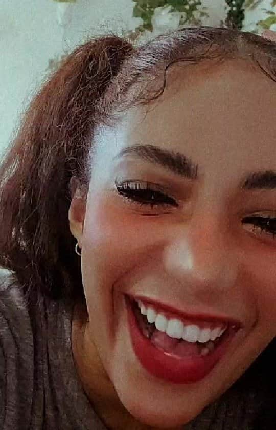 ユリサのインスタグラム：「そろそろ流石に1時間たったでしょー🤔って思ってたんだけど、2時間超えてた。笑 軽く10分ぐらい話そうと思っただけだったんだけど、皆と久々のお喋り楽しくてあっという間で、そんなに経ってるとは思いませんでした😂 ありがとう♥️  我ながら、よう喋るなぁ。」