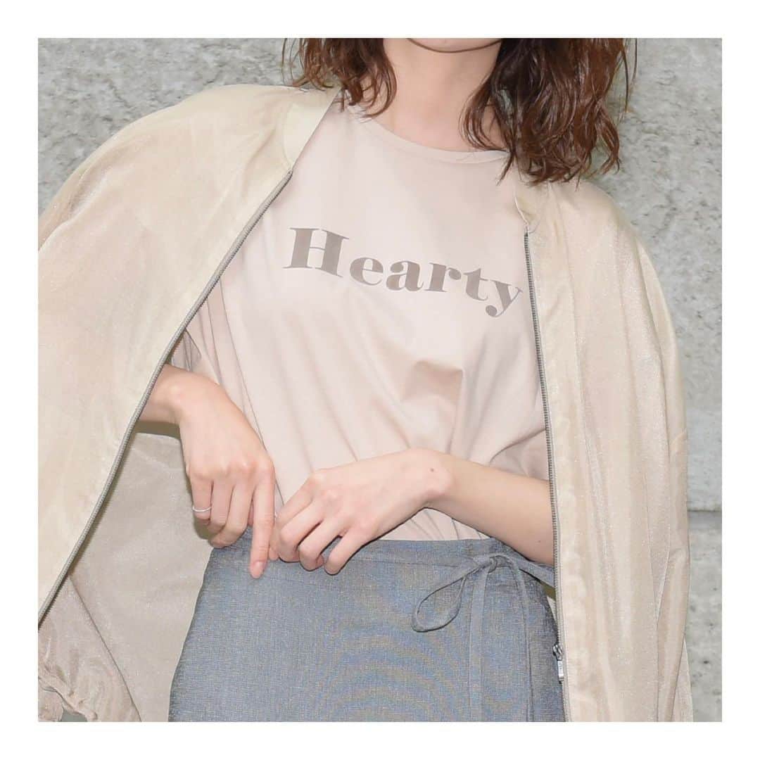 Effortless Womanさんのインスタグラム写真 - (Effortless WomanInstagram)「SUMMER MOOD . . T-shirt /¥6,000(+tax) white,brown,beige  Blouson /¥15,000(+tax) white,beige  . . . #maysongrey #summermood #hearty」7月8日 14時11分 - maysongrey_official