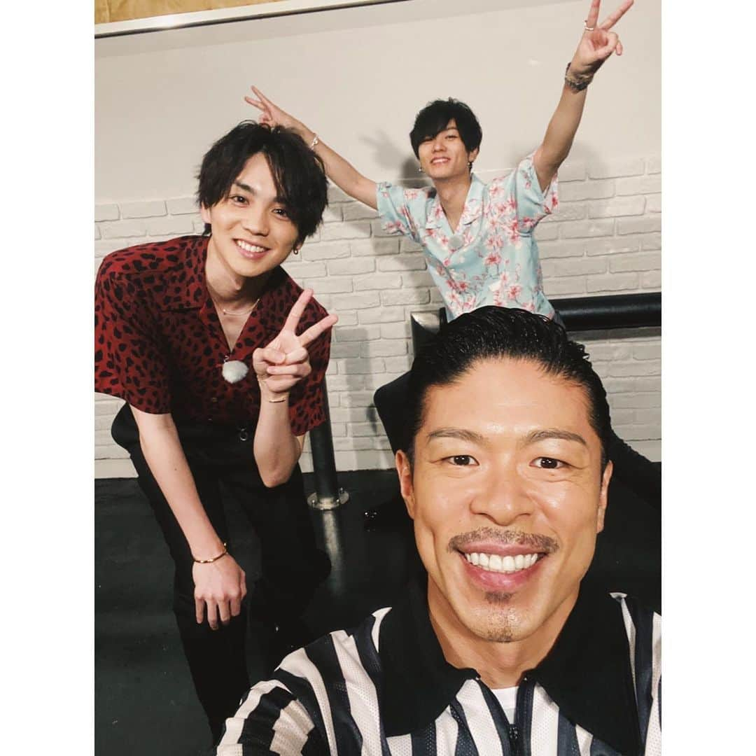 松本利夫さんのインスタグラム写真 - (松本利夫Instagram)「ピースがよく似合う😁✌️ 本とCDもありがとう🙏」7月8日 14時12分 - exile_matsu