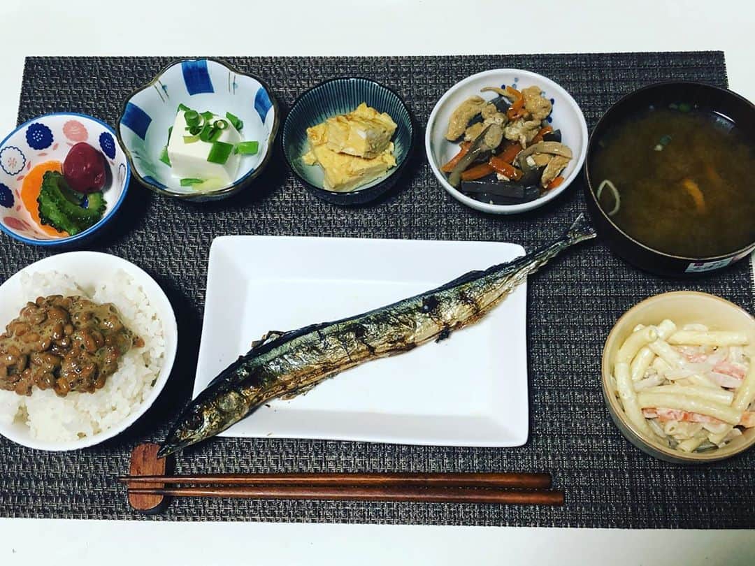 トニーフランクのインスタグラム：「メモ、魚は焼き置きせずに少しめんどくさくとも食べる前に焼く。結局後悔しないので梅干しは少し高いのを買っても大丈夫」