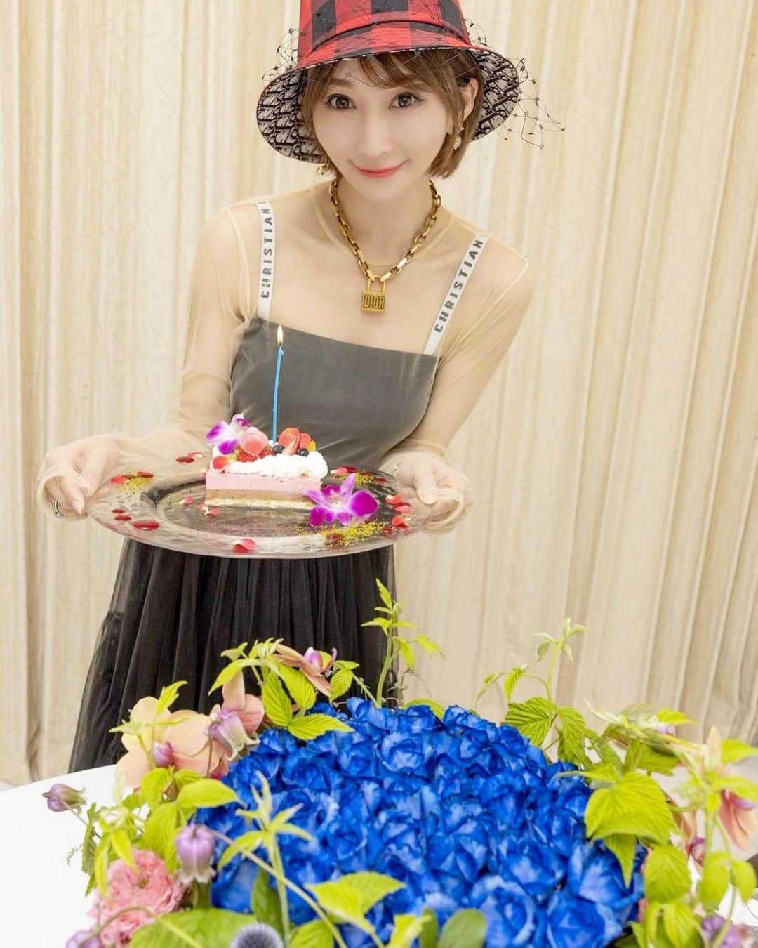 JUNKO（飯田順子）さんのインスタグラム写真 - (JUNKO（飯田順子）Instagram)「素敵なお花💕とケーキ🎂まで ありがとうございました😊 ・ ・ #バースデーケーキ#ケーキ#お花のある暮らし #お花大好き」7月8日 14時36分 - jun__ko_