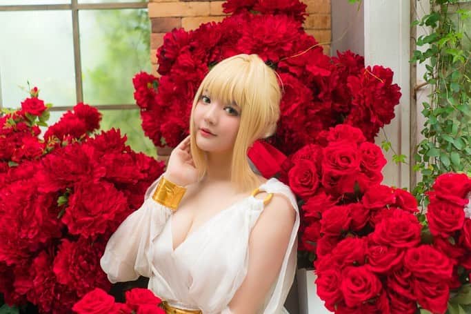 YingTzeさんのインスタグラム写真 - (YingTzeInstagram)「Saber Nero Claudius 🌹✨ Emperor of Roses. Nero Maid is my next cosplay plan ! _ Took these during my Taiwan Trip two years ago ~ hope that I’ll be able to travel again soon ! ( maybe do photoshoot overseas again 😋 ) _ #blessed #fategrandorder #sabernero #fatecosplay #fatego #fateseries」7月8日 14時55分 - yingtze
