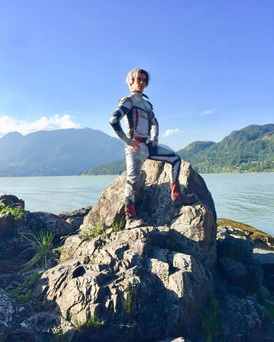 ケニー・オルテガさんのインスタグラム写真 - (ケニー・オルテガInstagram)「On location in #vancouverbc with the magical and brilliant Cameron Boyce - The King of the Mountain! #disneydescendents #thecameronboycefoundation.org #wieldingpeace #foreverboy  #onlylove ❌🖤」7月8日 14時53分 - kennyortegablog