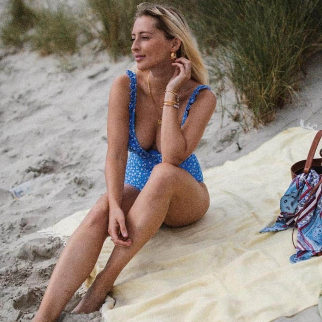アクセサライズのインスタグラム：「Dreaming of swimsuit weather ...   📷: @fashionisminepassion   Tap to shop or head to the link in our bio #Accessorize #Accessorizer」