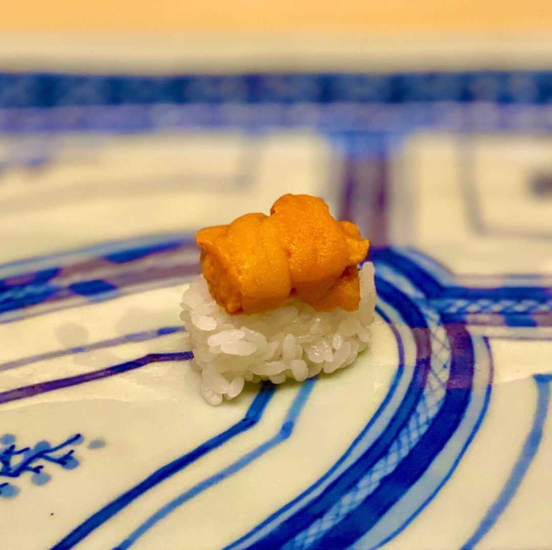 のインスタグラム：「素晴らしい鮨に、毎度感動。 ありがたい事でございます。」