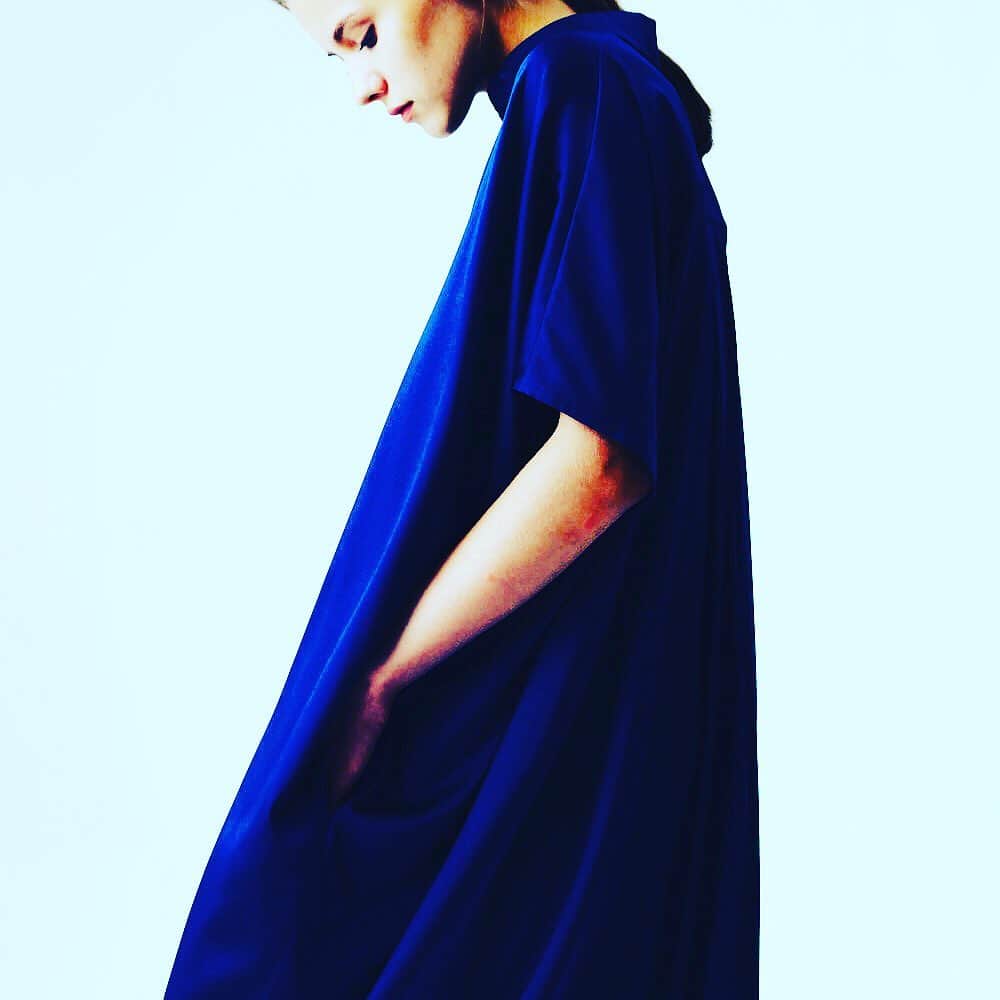 のインスタグラム：「#jeanpaulknott #middnightblue #bluesilk #tiemedown #minimaldesign #freesize」